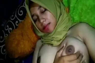 Hijab Cantik Ukhty Sange Remas Toket Gede Sampe Basah